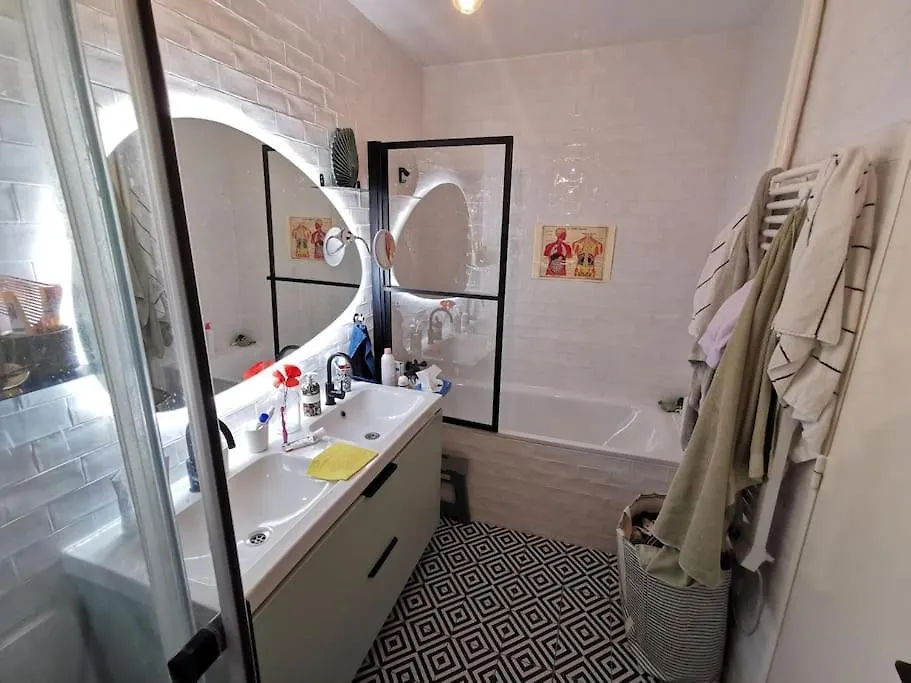 Paris Flat With 3 Bedrooms 90 M2 Balcony And Parking, Subway Station Riquet Apartment