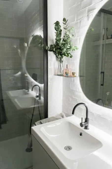 Apartment Paris Flat With 3 Bedrooms 90 M2 Balcony And Parking, Subway Station Riquet
