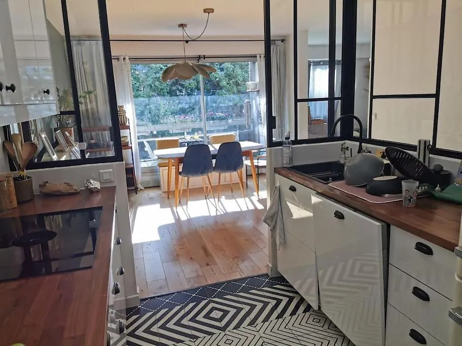 Paris Flat With 3 Bedrooms 90 M2 Balcony And Parking, Subway Station Riquet